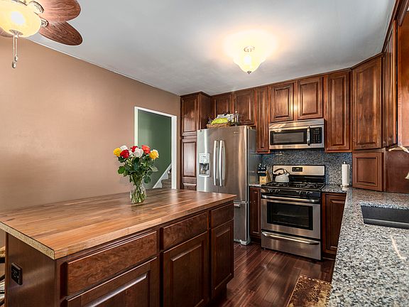 3rd image of 15348 Regent Dr
