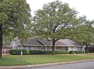 820 Mountain Ter, Hurst, TX 76053