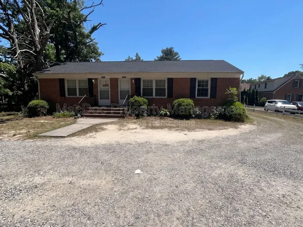 216 W Broaddus Ave, Bowling Green, VA 22427