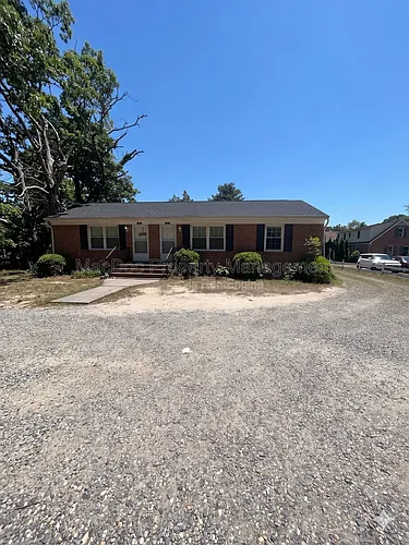 216 W Broaddus Ave Photo 1