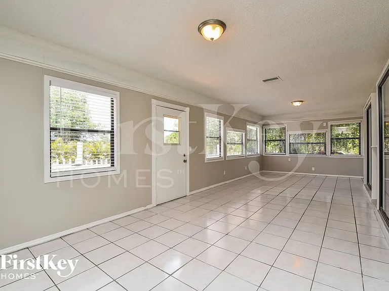 1000 Vega Ave NW — Photo 6