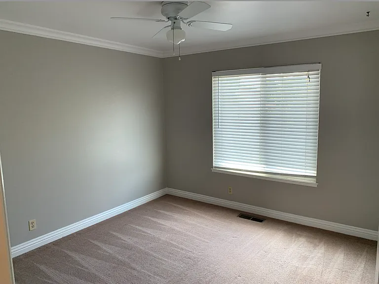 Purple Glen Dr — Photo 18