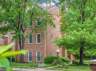 2 S Manchester St, Arlington, VA 22204