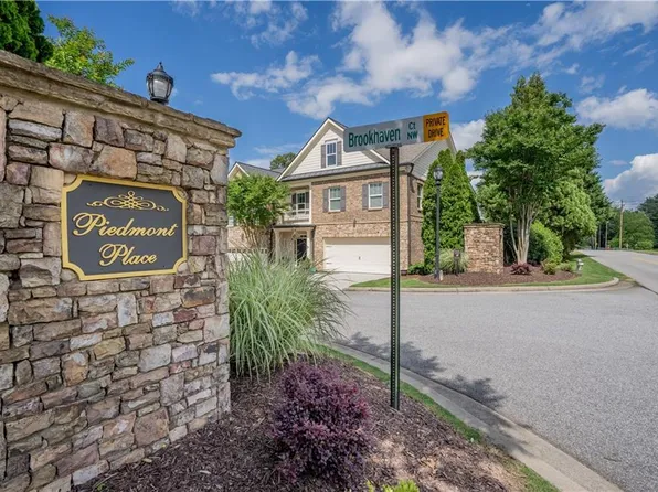 402 Brookhaven Ct, Gainesville, GA 30501