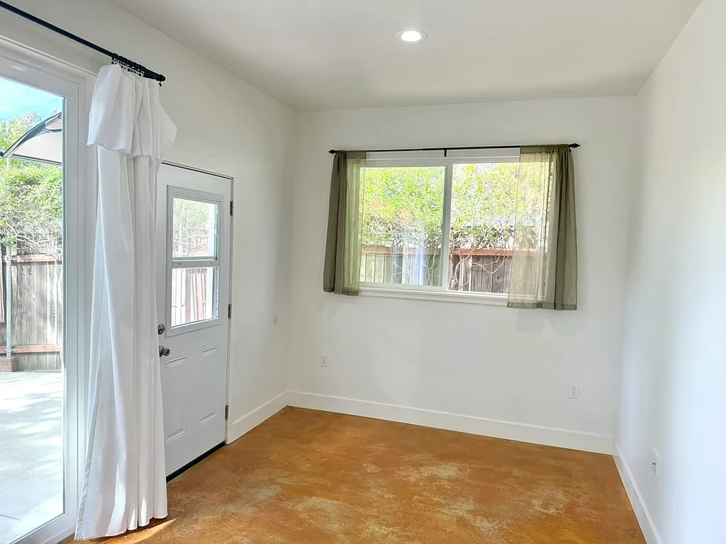 Studio, $1,950 — Photo 2