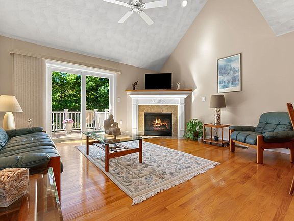 5th image of 35 Peaslee Cir #35