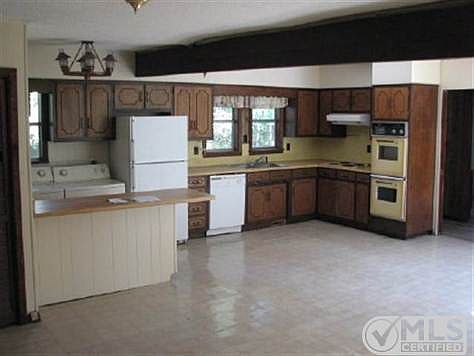 4th image of 353 Caddo Ln
