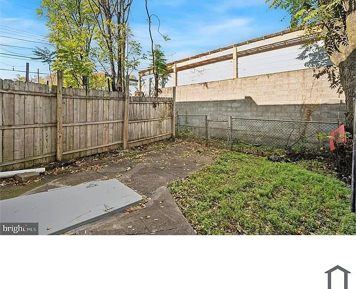 443 Darby Ter — Photo 11