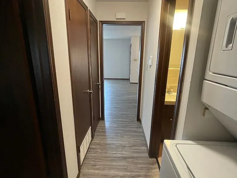 1412 Rebecca Ln — Photo 12