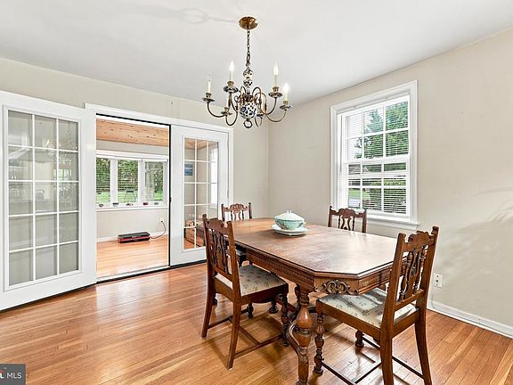 5th image of 844 Burmont Rd