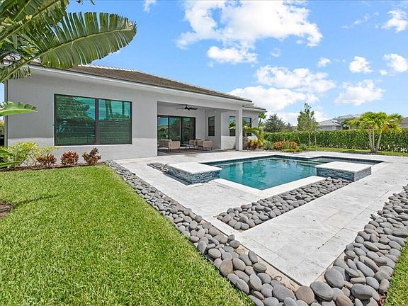 3rd image of 5577 Saint Armands Way