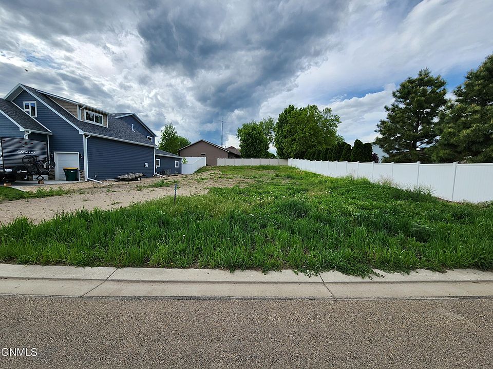 1st image of 612 Live Oak Ln