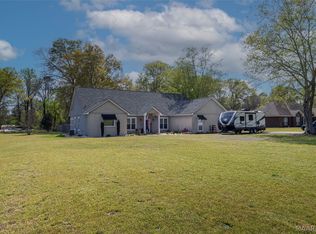198 Meadow Ln, Deatsville, AL 36022