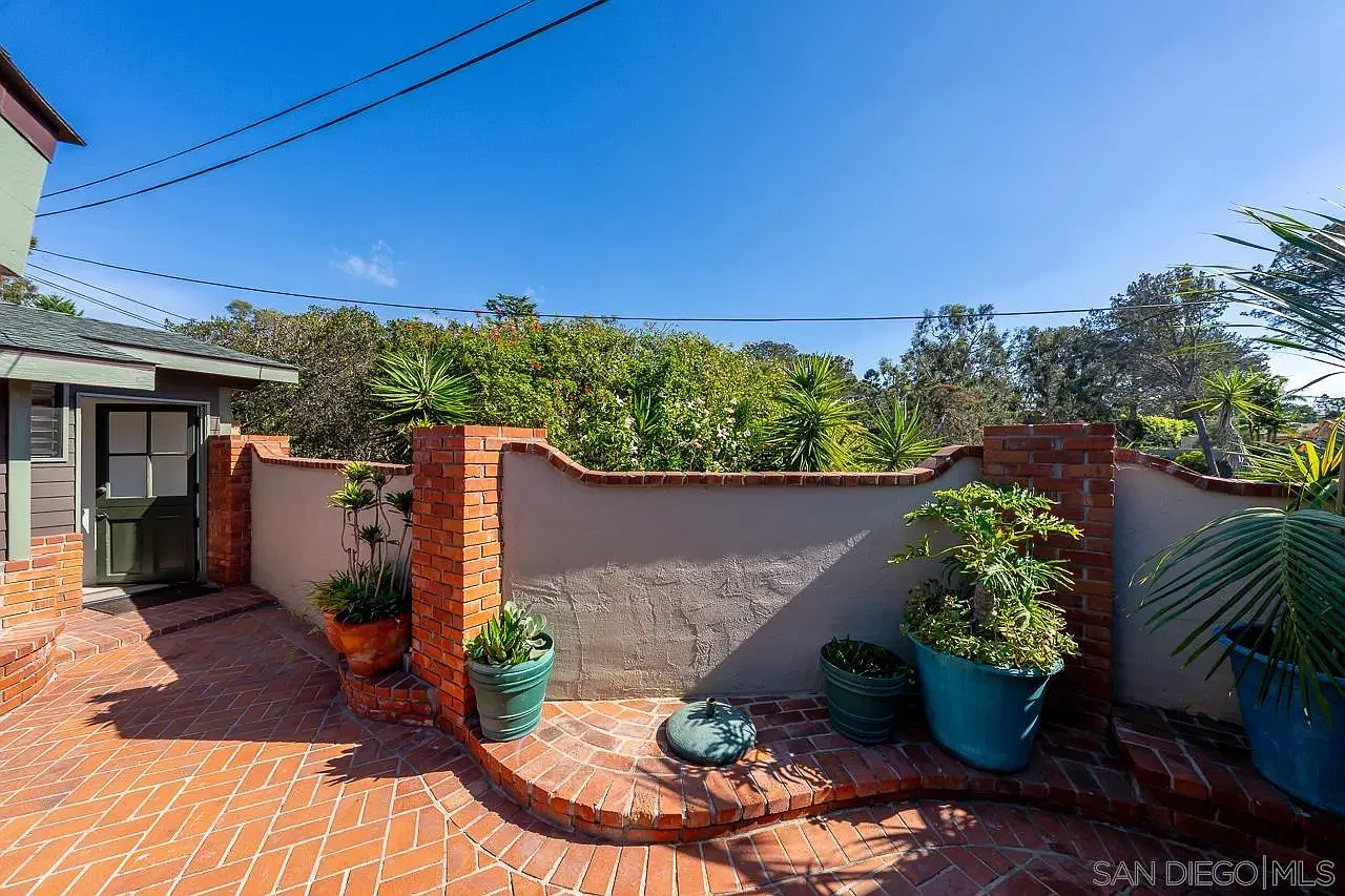 2 bed, 2.0 bath, 1100 sqft, $6,000 — Photo 1
