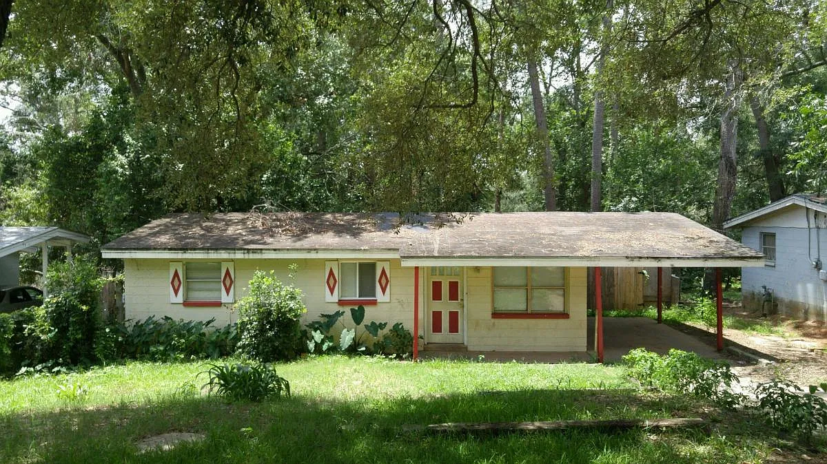 3 bed, 864 sqft, $950 — Photo 1