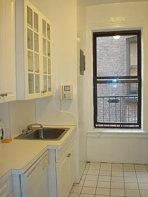 Rented by Metropolitan Equities | media 5