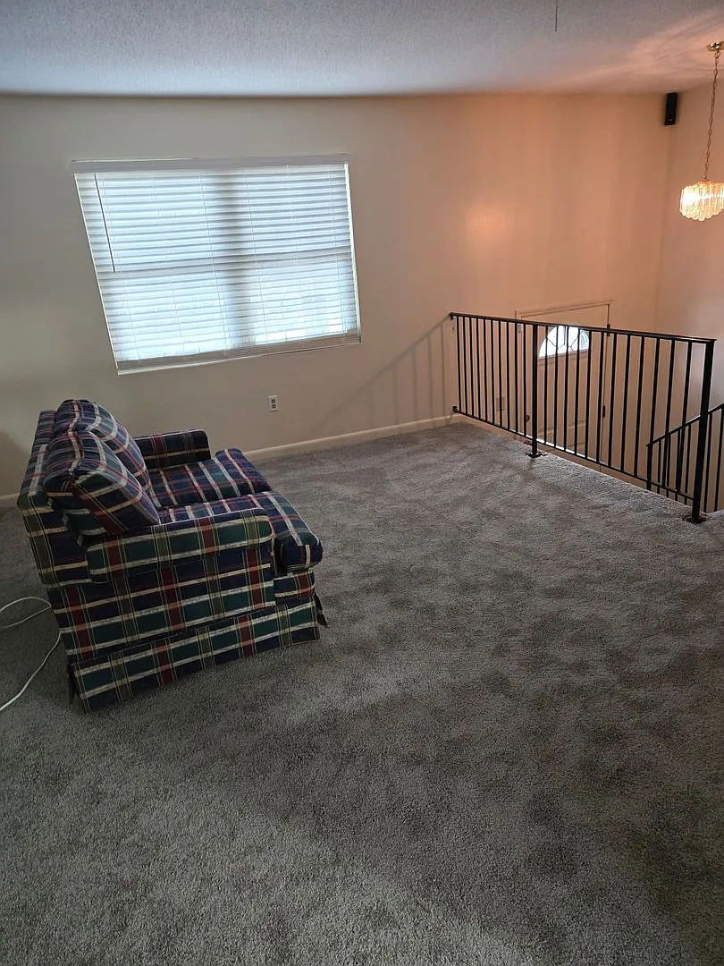 Spacious 4-Bedroom Home with Large Fenced Backyard & Two-Story Deck — Photo 4