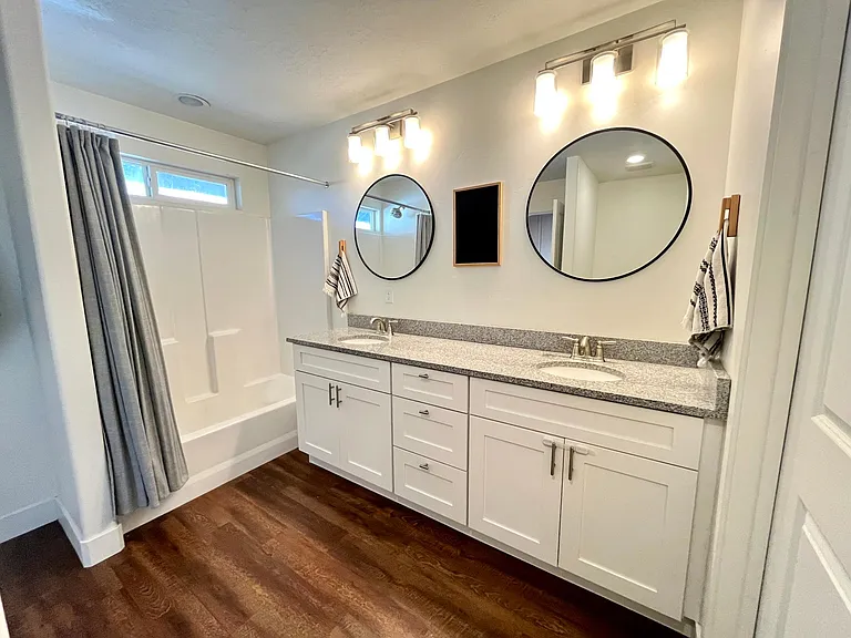 636 W Life Dr — Photo 17