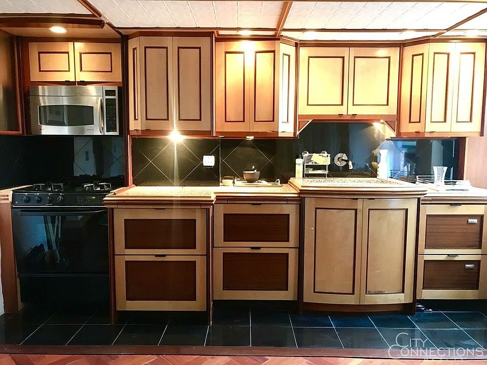 2nd image of 249 8th Ave #7N