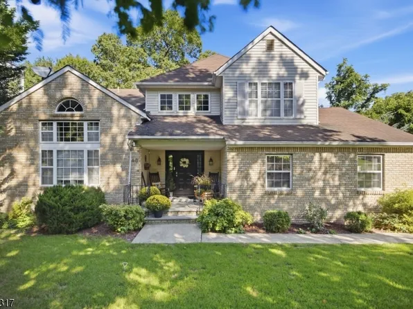 18 Metro Vista Dr, Hawthorne Boro, NJ 07506
