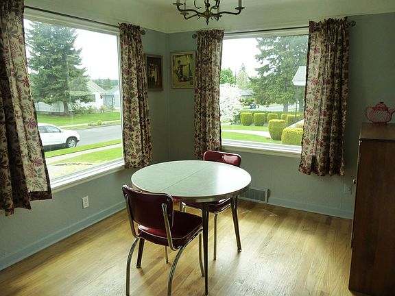 3rd image of 2610 W Heroy Ave