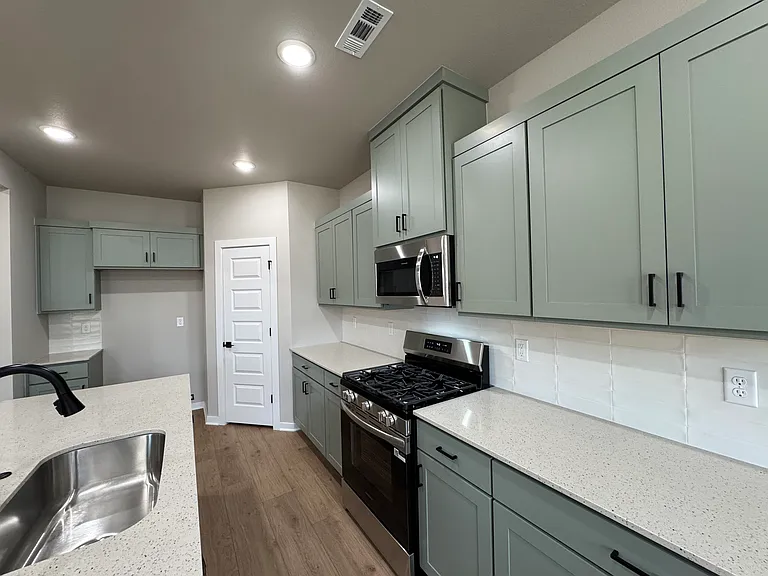 5910 SW Desert Ave — Photo 8