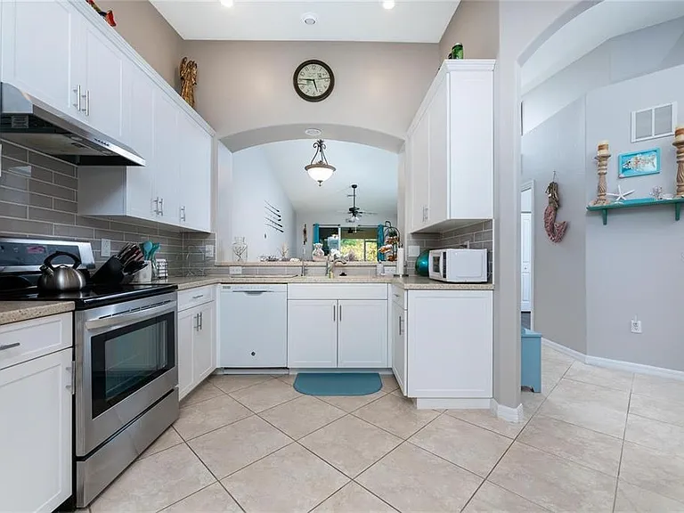 319 Monaco Dr #8 — Photo 12