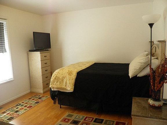 2nd image of 610 Dickinson Dr