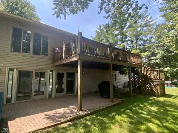 16302 E Lake Shore Dr S, Hope, IN 47246