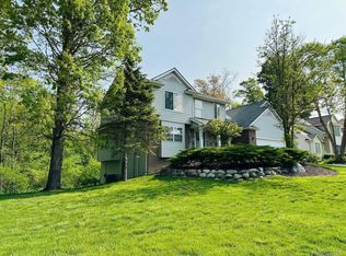 1861 Spruce Dr, Commerce Township, MI 48390