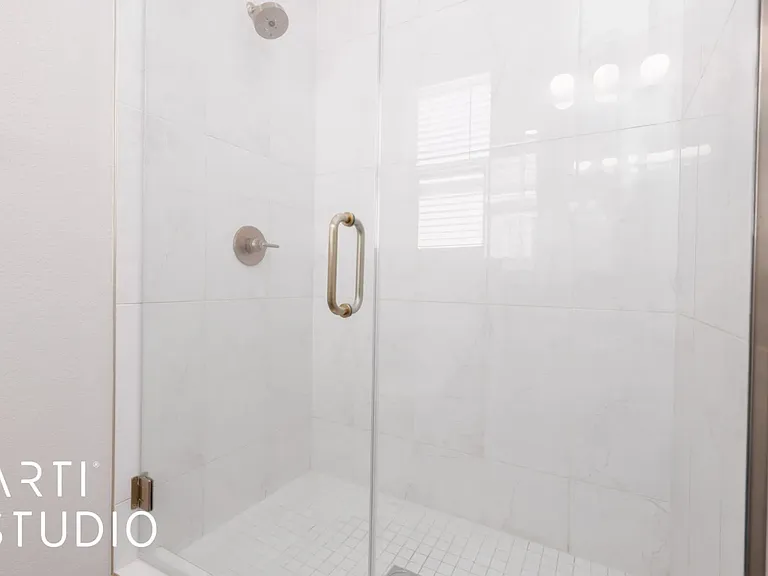 122 Parliament Point — Photo 14