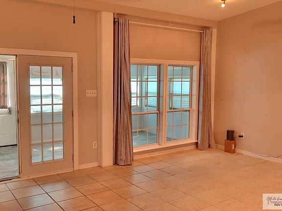 5th image of 705 Baffin Dr