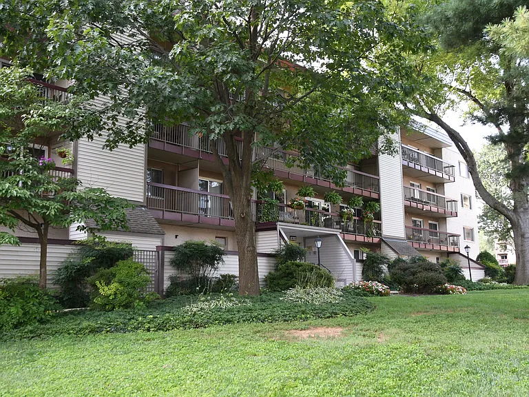 10300 Westlake Dr #301 — Photo 14