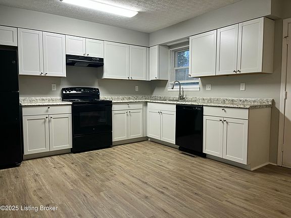 3rd image of 855 Timberwood Dr