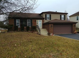 1180 Hygate Dr, Roselle, IL 60172