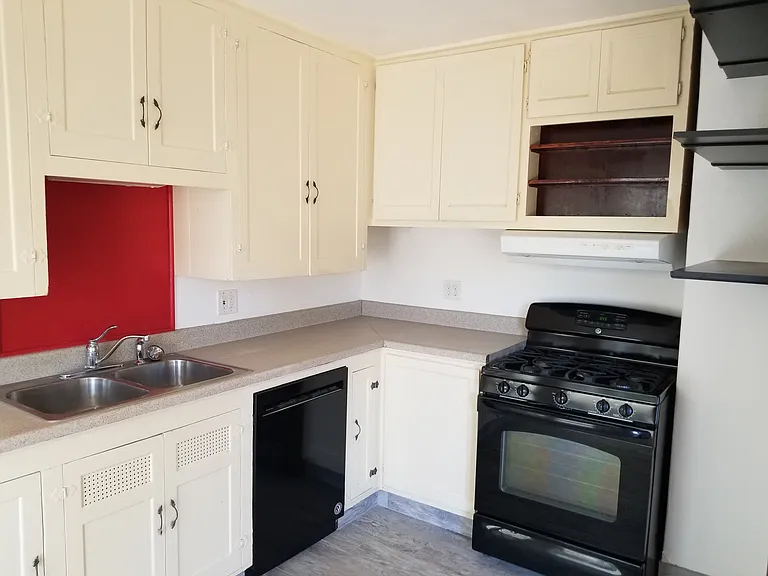 Tavern Rd — Photo 11