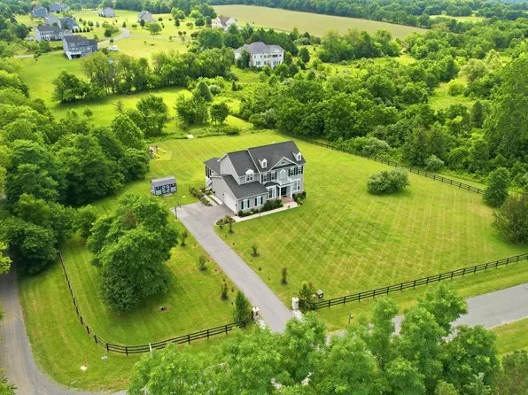 12720 Snowbird Ct, Lovettsville, VA 20180
