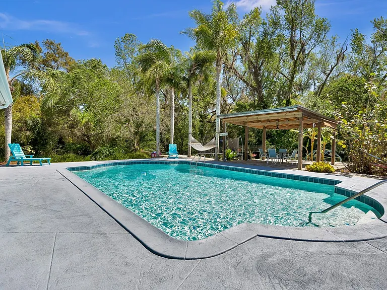 245 Country Circle Dr E — Photo 2