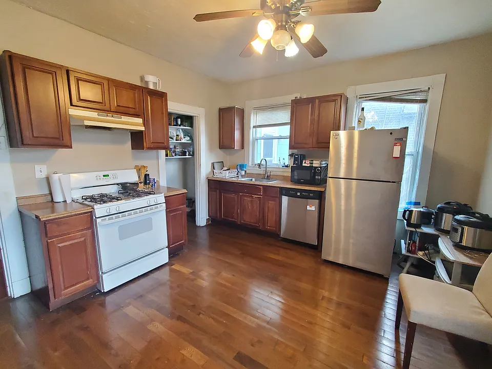 77 Walnut St #1