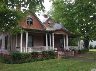318 Cherry St, Sevierville, TN 37862