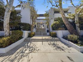 12358 Moorpark St, Los Angeles, CA