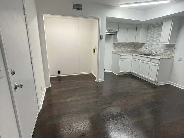 139 Elmhurst Ave #A — Photo 5