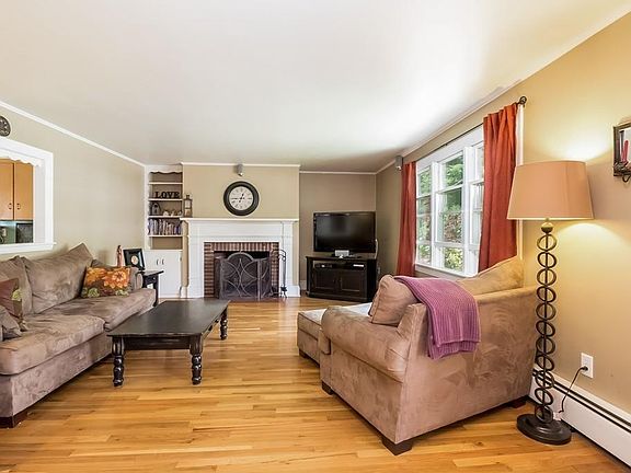 3rd image of 52 Forest Avenue Ext