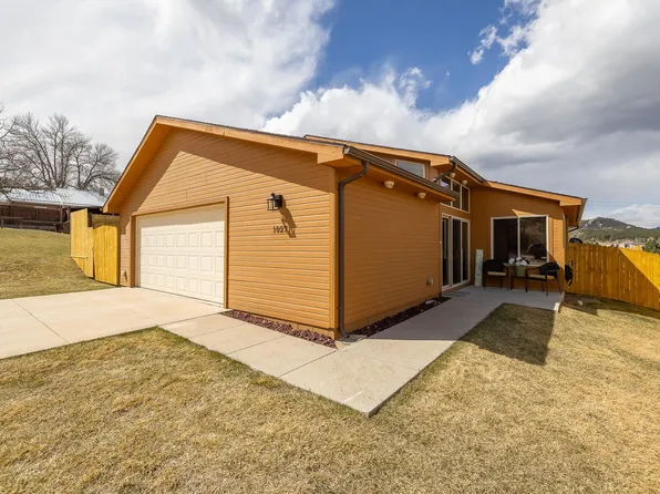 1027 Pine St, Custer, SD 57730