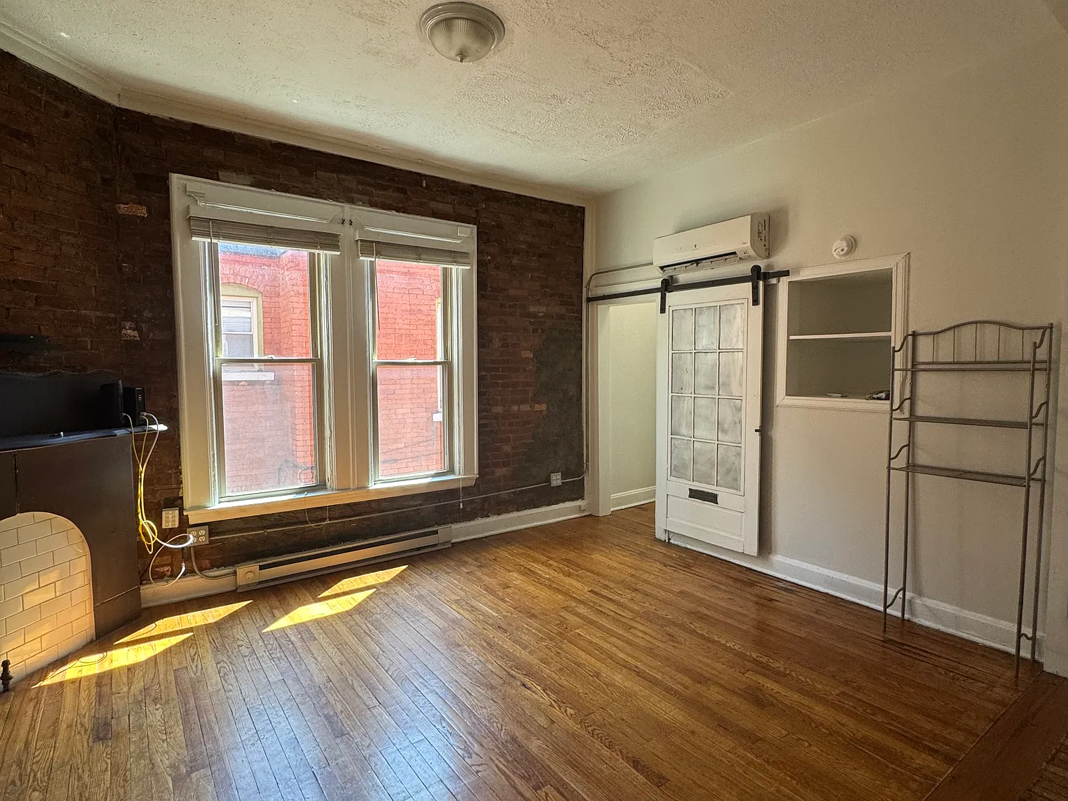 Studio, 400 sqft, $900 — Photo 2