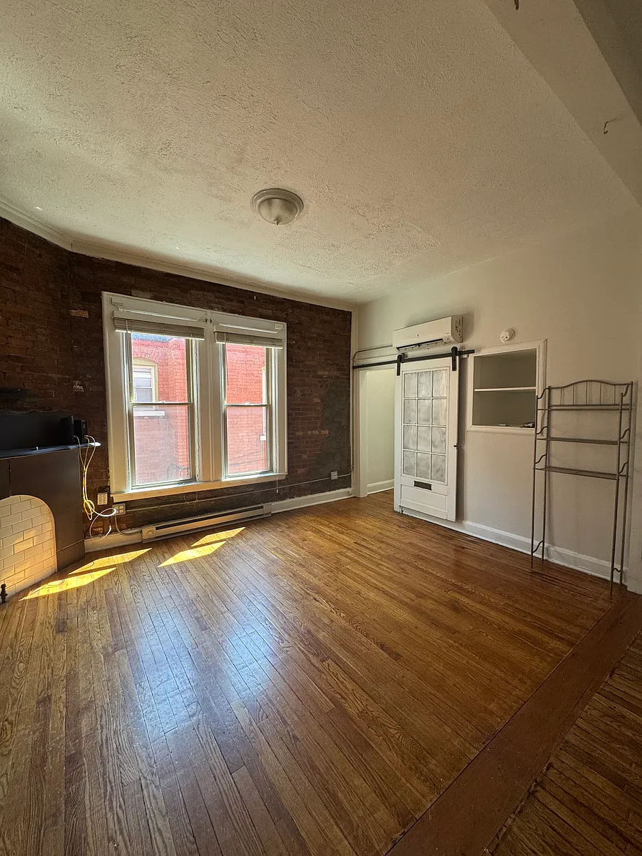 Building Photo - 599 Oak St #8