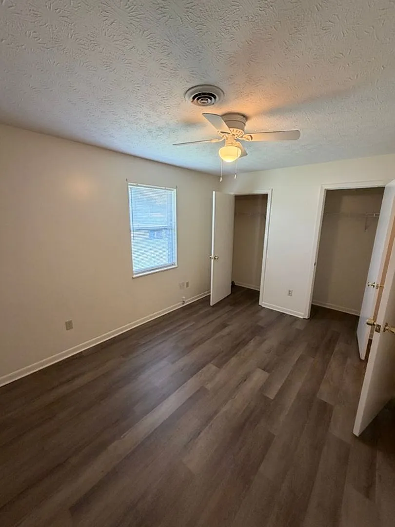 1533-1539 Meadow Spring Dr — Photo 4