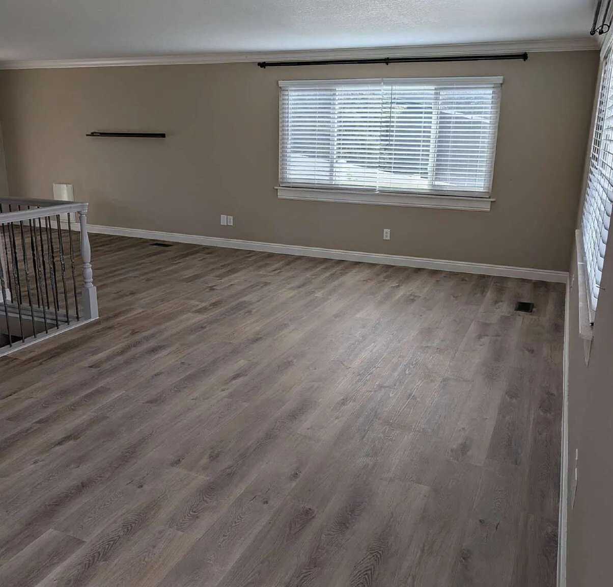3 bed, 3.0 bath, 2041 sqft, $2,625 — Photo 2