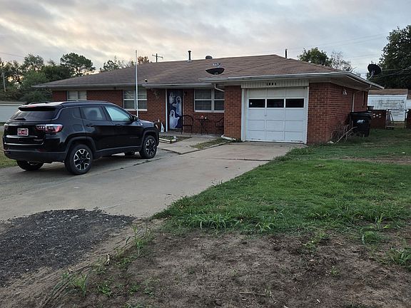3rd image of 1221 E 2nd St