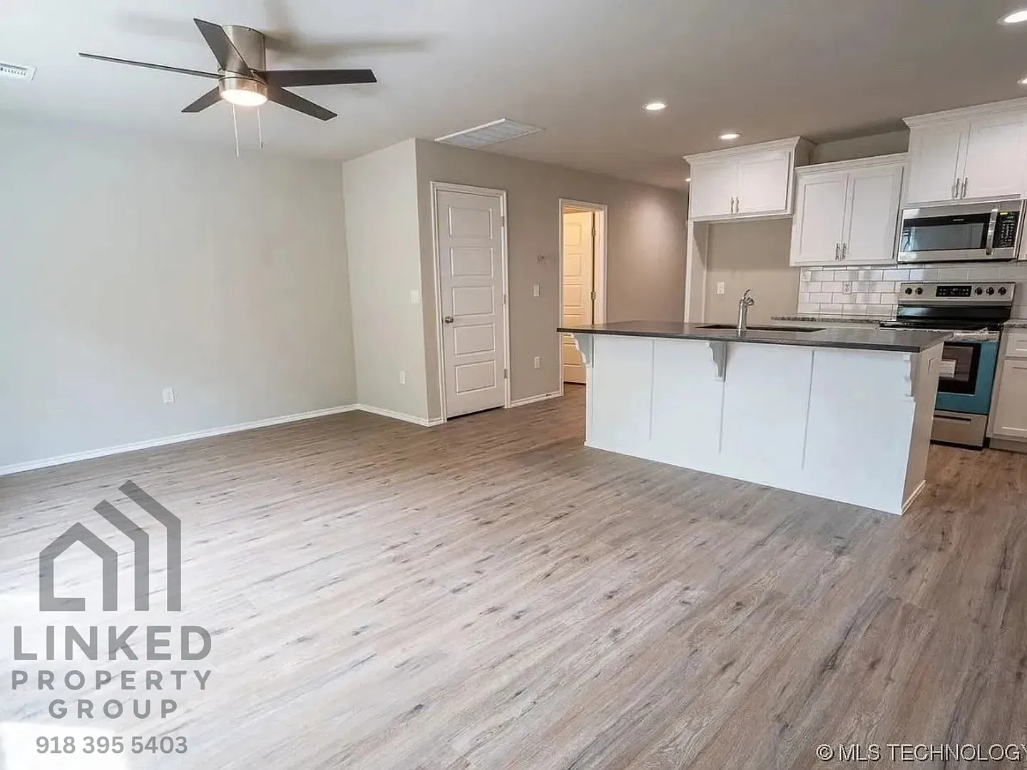 Duplex @ W 2nd — Photo 2